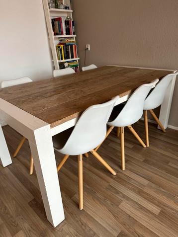 GRATIS houten eettafel 6-8 persoons