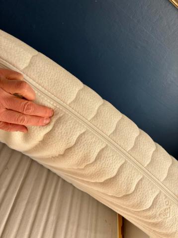 Afritsbare matras en lattenbodem 90x200 cm gratis