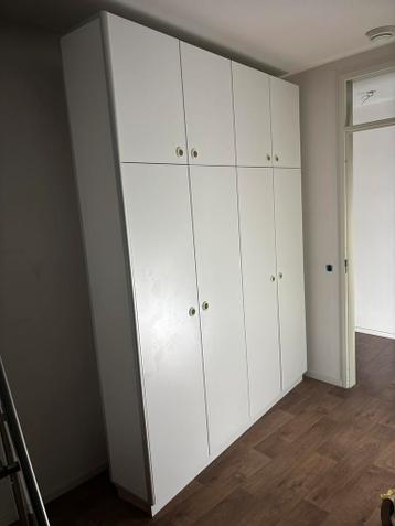 Gratis af te halen!! Grote witte kast (2m breed / 2,5m hoog)