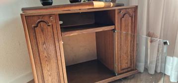 Gratis tv audio meubel met tv-draaiplateau