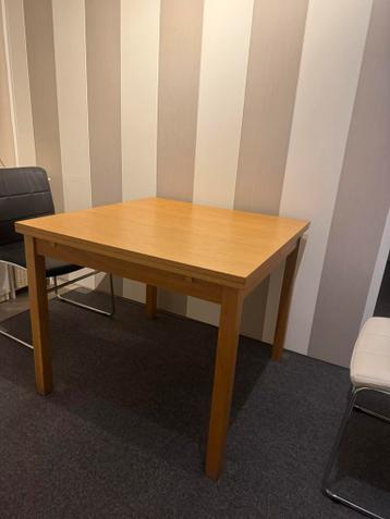 Uitklapbare tafel en stoelen