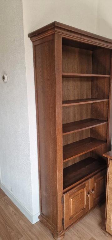 Gratis, Donker eiken boekenkast