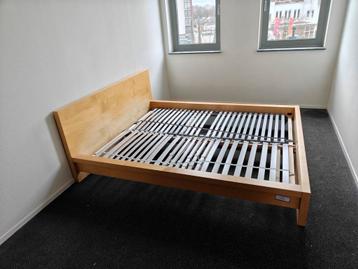 Gratis! 2persoonsbed 160x200 cm met 2 lattenbodems - Gratis!