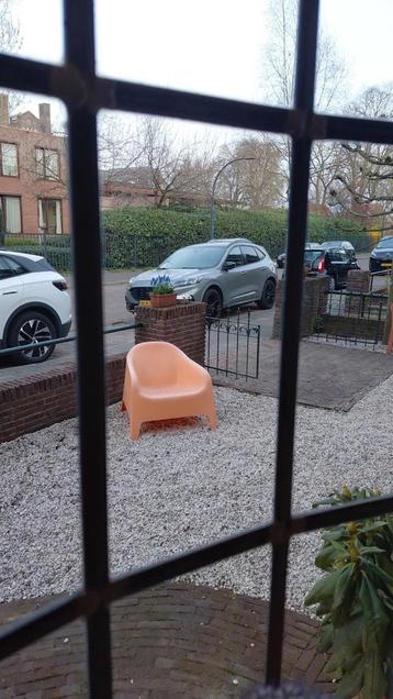 2 oranje Ikea stoeltjes gratis op te halen