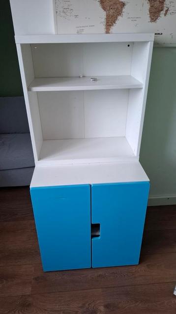 Ikea kast wit met blauwe deuren