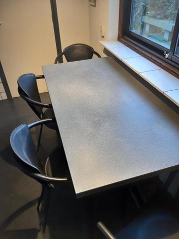 Eettafel met 4 stoelen - Zwart aluminium, grijs blad