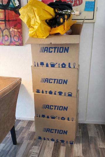 4 verhuisdozen vol met spullen t.w.v. 150>