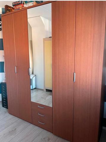 Grote kledingkast/linnenkast