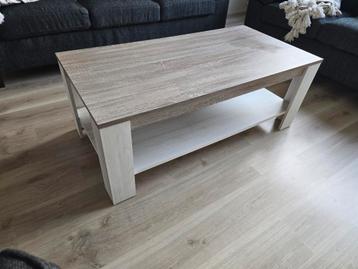 Salontafel met houtnerf en wit onderblad