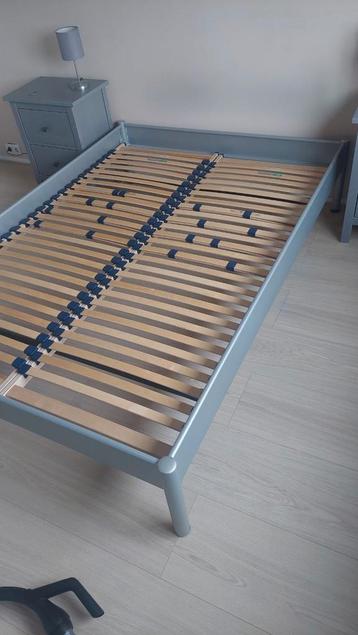 Grijs bedframe met lattenbodem - 140x200 cm
