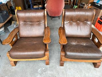 Driezitsbank met twee fauteuils