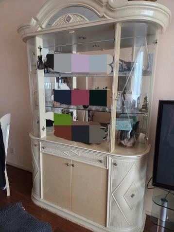 Gratis + 20 euro Dressoir en vitrinekast lees omschrijving!