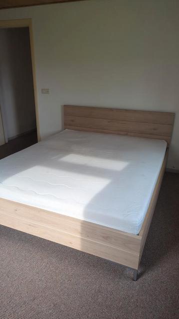 Bed met matras