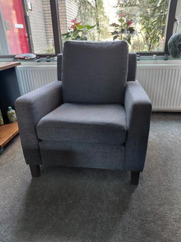 Gratis: Comfortabele blauwgrijze stoel