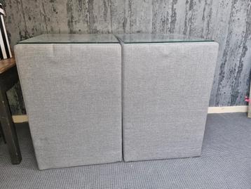 Nachtkastjes met glasplaat. GRATIS