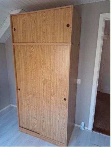 Kledingkast met hang- en legruimte