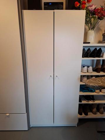 Gratis kledingkast - is al gedemonteerd!