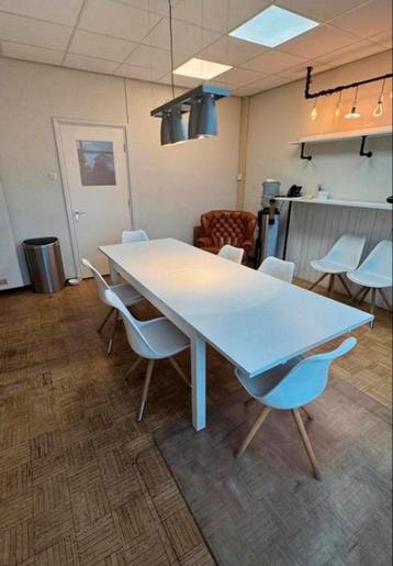 Gratis: grote eettafel met 8 stoelen