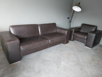 Gratis leren bank en fauteuil diepbruin
