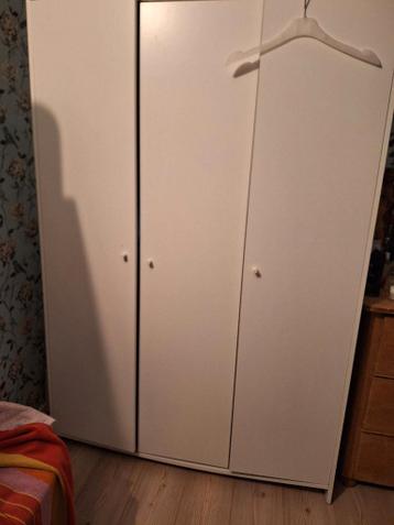 KLEPPSTAD Kledingkast met 3 deuren, wit Ikea GRATIS