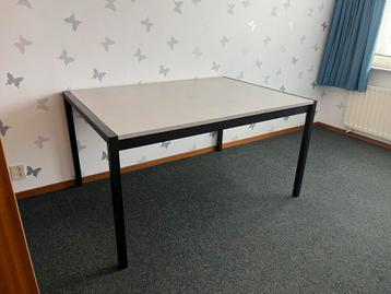 Gratis eettafel, werktafel, hobbytafel, tafel
