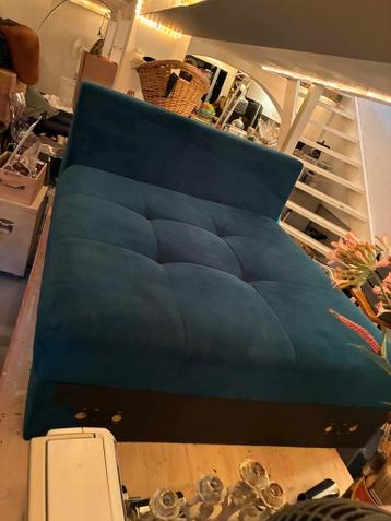 MOET SNEL WEG: Mooie hocker/poef/bankstuk. Blauw/turqoise.