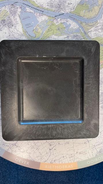 30 zwarte vierkante onderborden