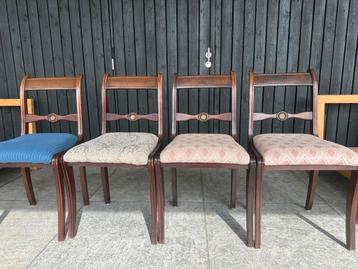 4 stoelen waarvan 2 met afwijkende stof. Gratis af te halen