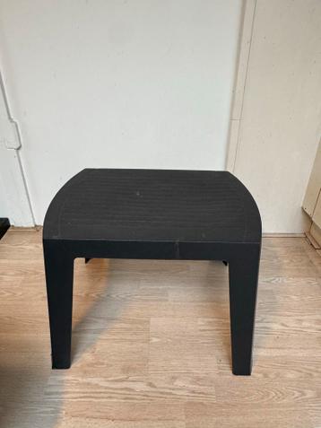 Zwart bijzettafeltje