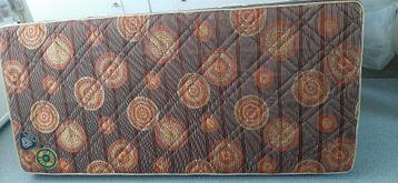 2 matrassen vnl. bruin 88 x 190