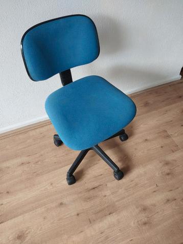 Blauwe bureaustoel, in hoogte verstelbaar