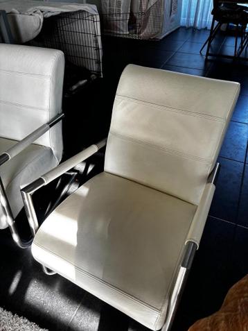 Set van 2 Crèmekleurige Leren Stoelen met Metalen Frame