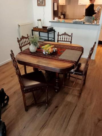 Tafel en 4 stoelen gratis ophalen