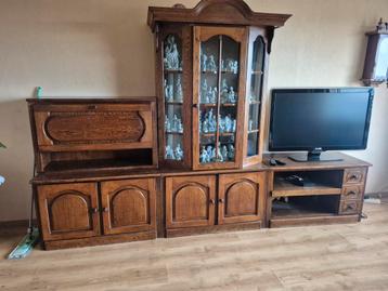 GRATIS! Eikenhouten wandmeubel, 5 delen