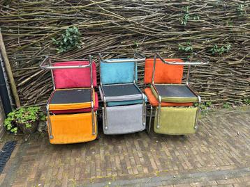 Set van 6 stoelen met stoffen bekleding en metalen frame