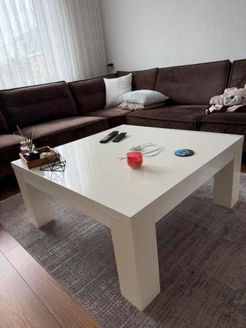 Witte vierkante salontafel