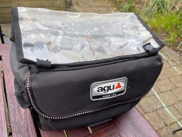 Agu voortas voor de fiets