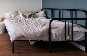 Stijlvol zwart metalen bedbank - Ideaal voor kleine ruimtes