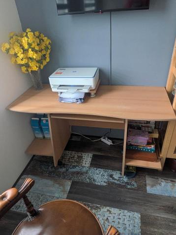 Gratis af te halen: Bureau op wieltjes, 140x59x74 cm