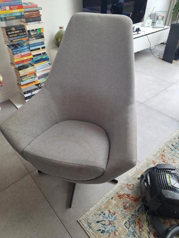 Grijze draaibare stoel