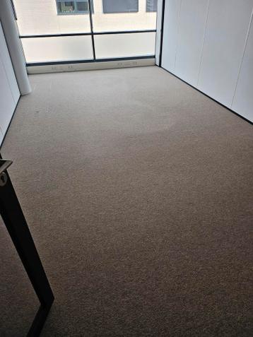 Gratis af te halen: 200m2 tapijttegels voor kantoorruimte