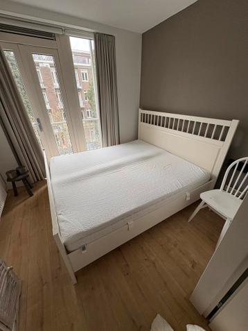 MOET WEG - 4 april: Bed 180x200cm incl. 2 matrassen & topper