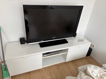 MOET WEG - 7/8 April: IKEA wit tv meubel