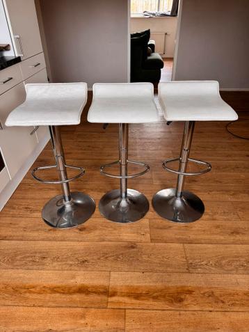 Gratis 3 barkrukken wit leer - metalen poot