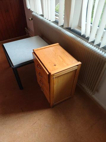 Houten eiken ladekastje met 4 lades