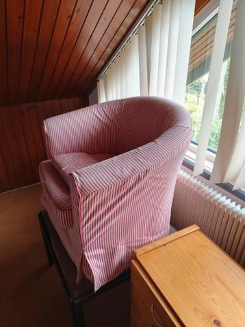Fauteuil met rood-wit gestreepte bekleding