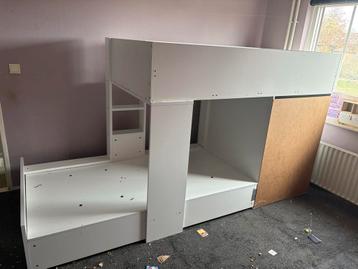 Stapelbed 90x190 met ruime kast (excl. lades)