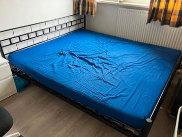 Twee persoons bed