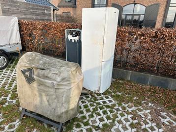 2 koelkasten en Boretti BBQ gratis af te halen