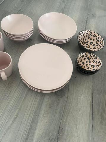 (Gratis) 12-delig servies + mokken